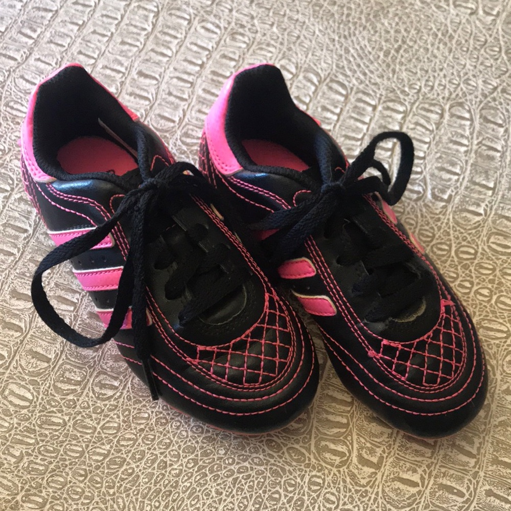 Boys/girls Adidas soccer cleats. Size 10